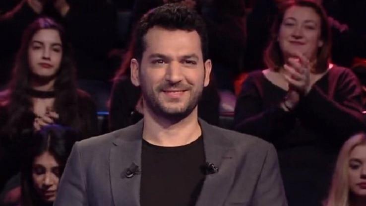 Güçlü ve üstün hükümdar anlamına gelen, Timur için de kendi tarihçileri tarafından sıkça kullanılan ünvan hangisidir? Kim Milyoner Olmak İster