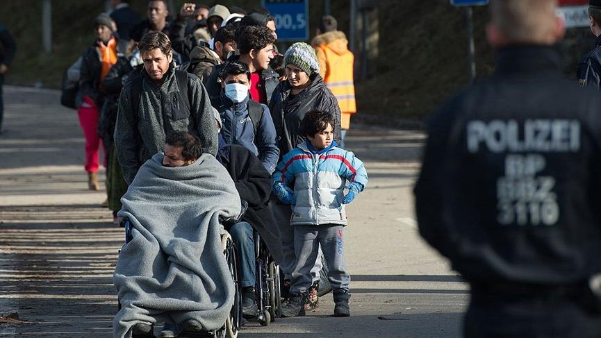 Avusturya’dan skandal uygulama! Mültecilere sokağa çıkma yasağı