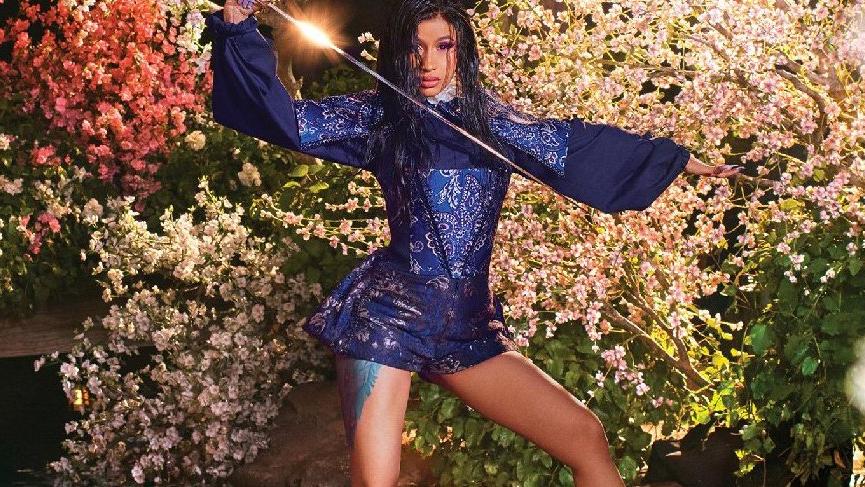 Cardi B, ünlü moda dergisine kapak oldu, stili herkesi şaşırttı