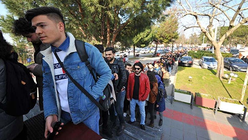 Bu da Cem Yılmaz kuyruğu!