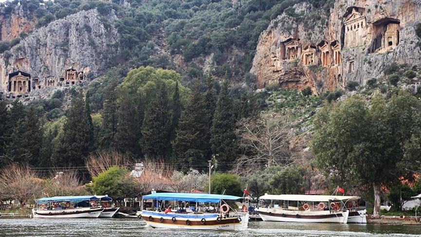 Dalyan’da tekneler sezona hazırlanıyor