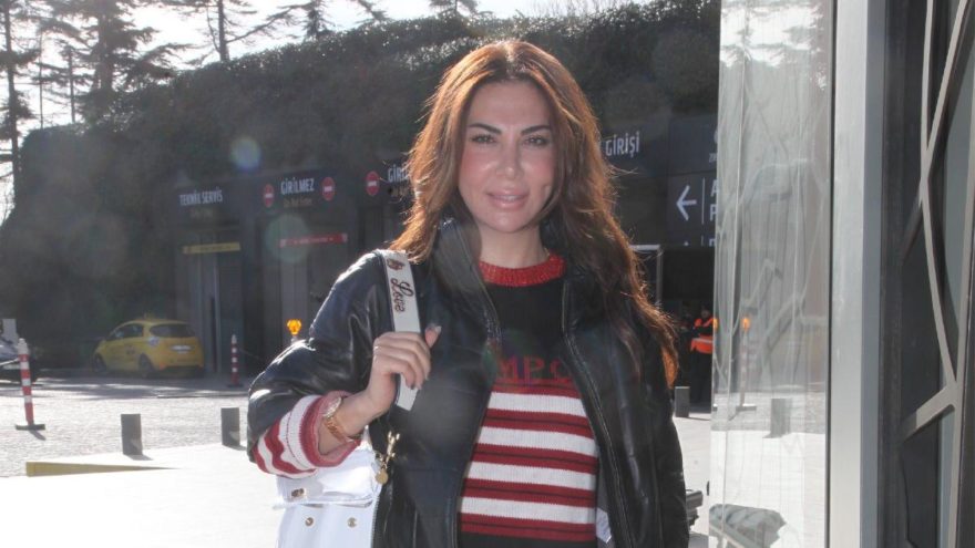 Ebru Yaşar’ın şarkı dinlemeleri devam ediyor