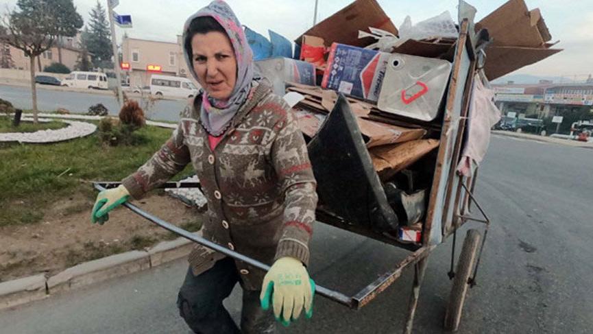 Hurda toplayarak geçinen anneye yardım eli