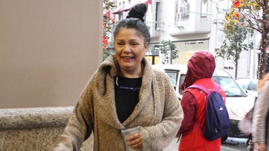 İzel makyajsız haliyle Nişantaşı sokaklarında