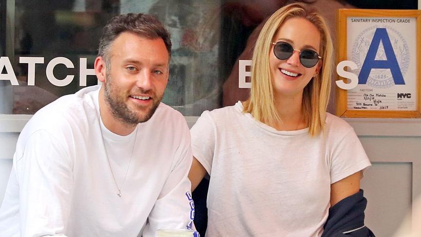 Jennifer Lawrence Cooke Maroney ile nişanlandı