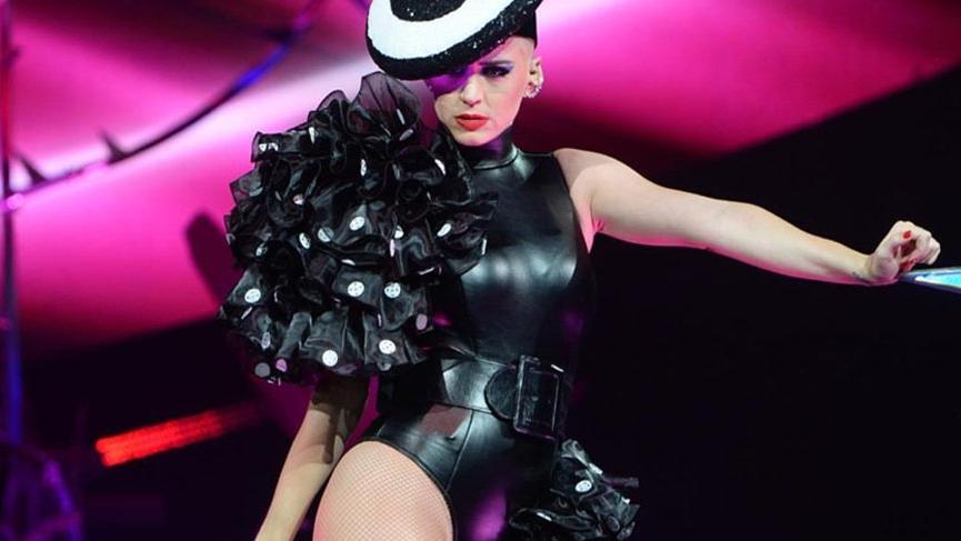 Katy Perry’nin tasarladığı terlik ‘Irkçı’ bulundu, satıştan kaldırıldı