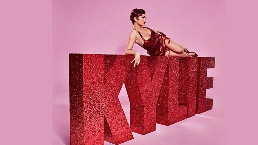 Estetikte son trend: Kylie Jenner vücudu