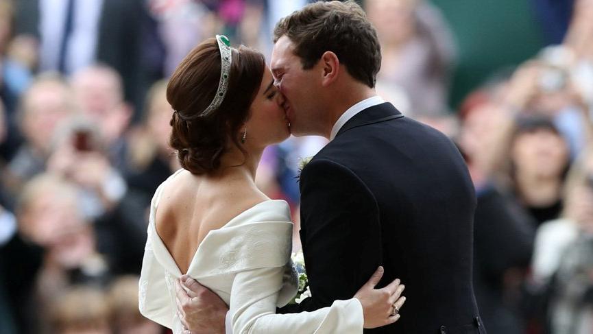Prenses Eugenie’nin gelinliği Windsor Kalesi’nde sergilenecek