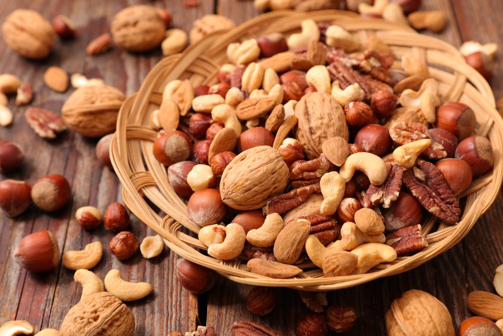 Yağlı tohumlar: Ceviz, badem ve fındık gibi yağlı tohumlarının E vitamini, çinko, magnezyum, Omega-3 gibi yağ asitleri ile mineral içeriklerinden dolayı bağışıklık sistemini güçlendirdikleri biliniyor. Bu nedenle günde bir avuç içi kadar ve çiğ olarak tüketilmesi öneriliyor.