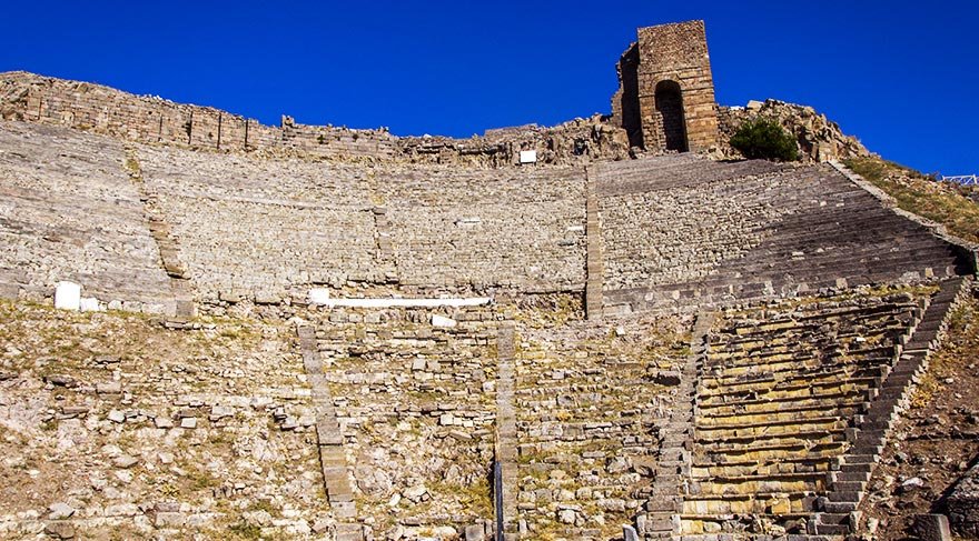 Pergamon, krallığın Roma'ya bağlanmasından sonra da Batı Anadolu'nun sayılı kentlerinden biri olmaya devam etmişti.