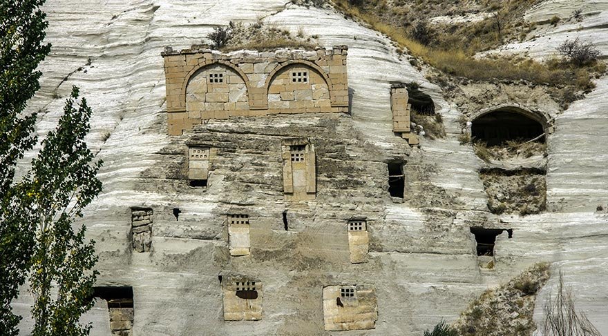 Günümüzde de kullanılan bu mağaradaki su, Gomeda Vadisi'nin içinde bulunan kavak ağaçlarını sulama amacıyla kullanılıyor.
