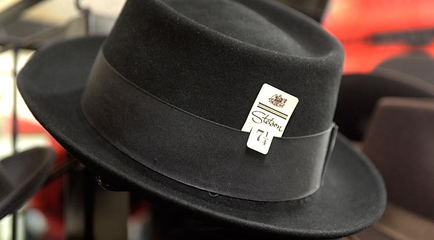 Man's Hat Store'da şapka fiyatları 150 dolar ile 1500 dolar arasında değişiyor.