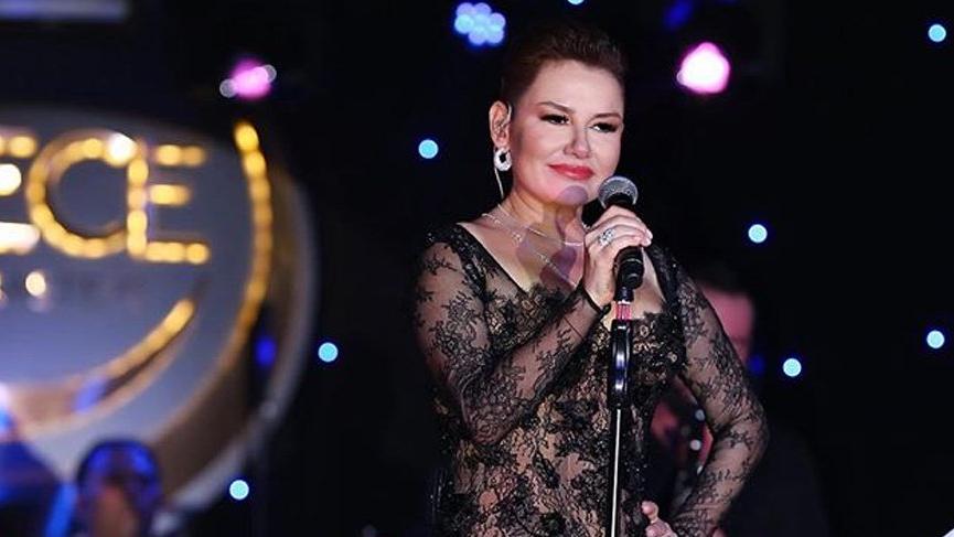 Giydiği transparan elbise sonrası eleştiri oklarının hedefi olan Deniz Seki’den açıklama geldi