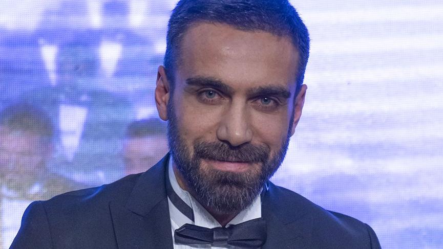 Adnan Koç önce ödül aldı sonra yıldız isimleri ağırladı