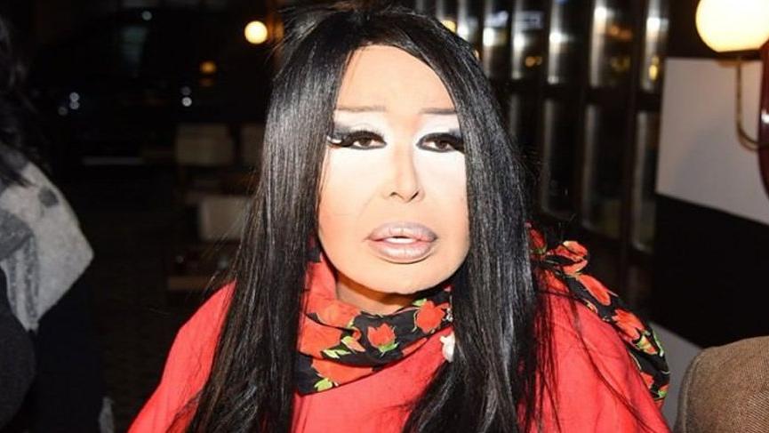 Bülent Ersoy sahneye çıkmaya çalışan kadın hayranına mikrofonuyla vurdu