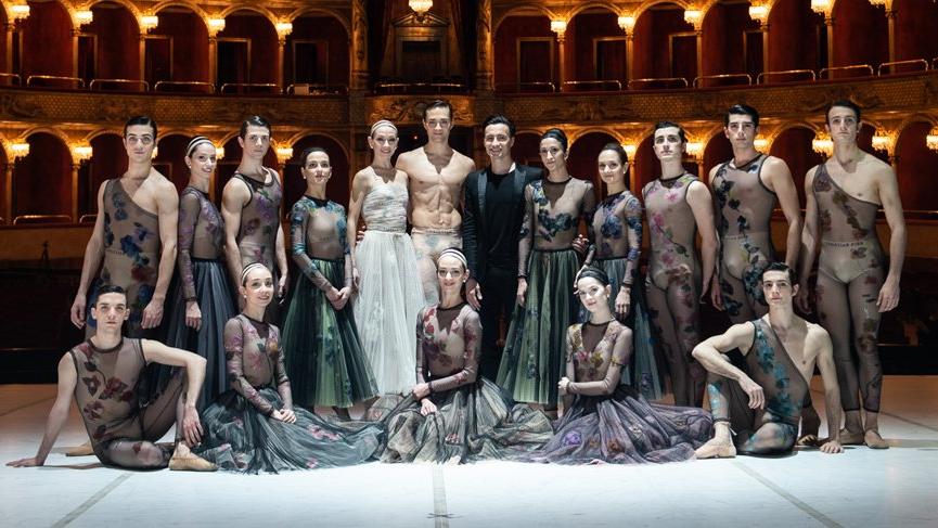 Dior Nuit Blanche gösterinin kostümlerini tasarladı