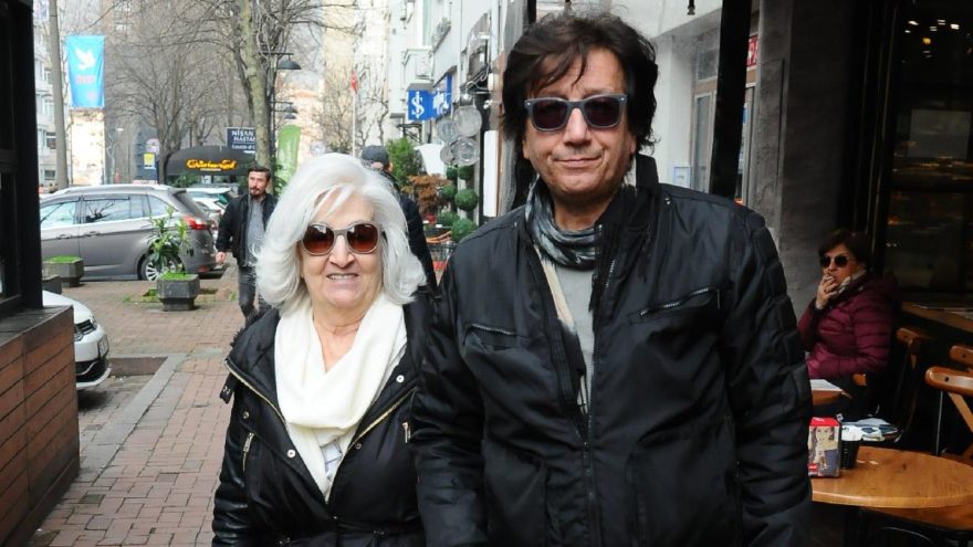 Süheyl annesinin yanında