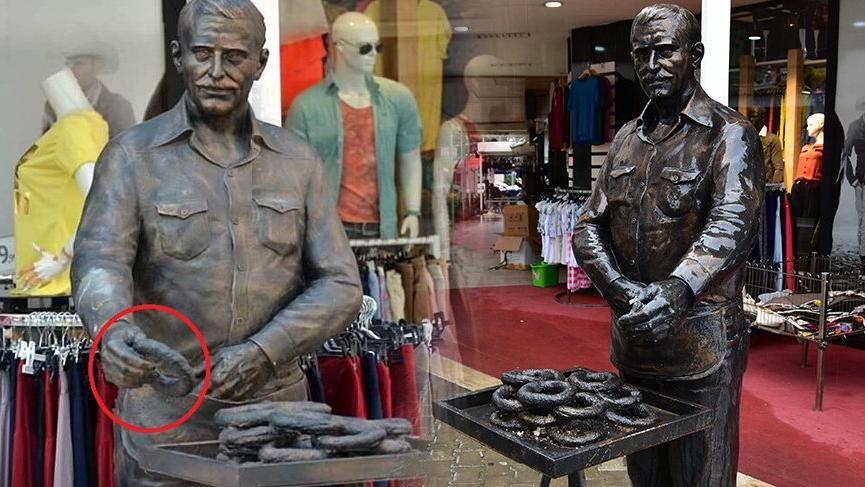 ‘Simitçi Heykeli’nin simidini kırdılar