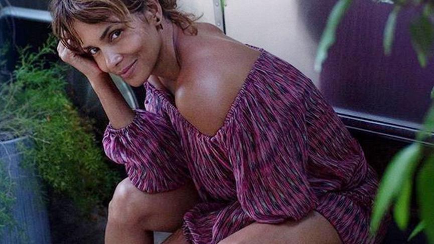 Halle Berry dövmesini çıplak bir şekilde tanıttı