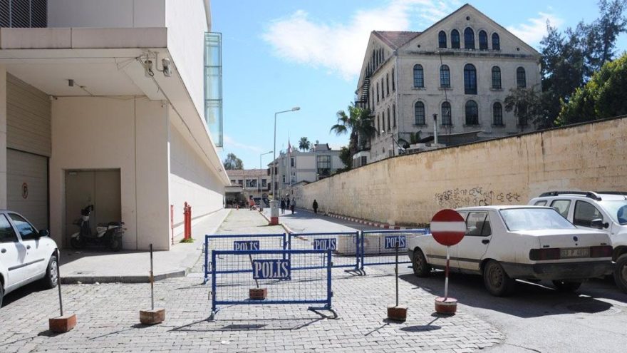 Bu cadde ‘Amerikan Koleji’ için 2 buçuk yıldır kapalı