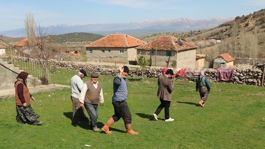 14 kişinin yaşadığı 7 haneli köy