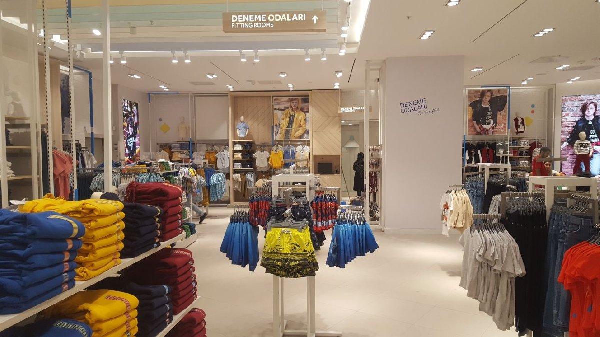 Lc Waikiki Calisma Saatleri 2019 Lc Waikiki Saat Kacta Aciliyor Saat Kacta Kapaniyor Ekonomi Haberleri