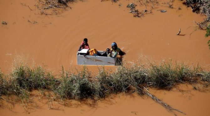 Mozambik te kasırga sonrası 15 bin kişi kurtarılmayı bekliyor