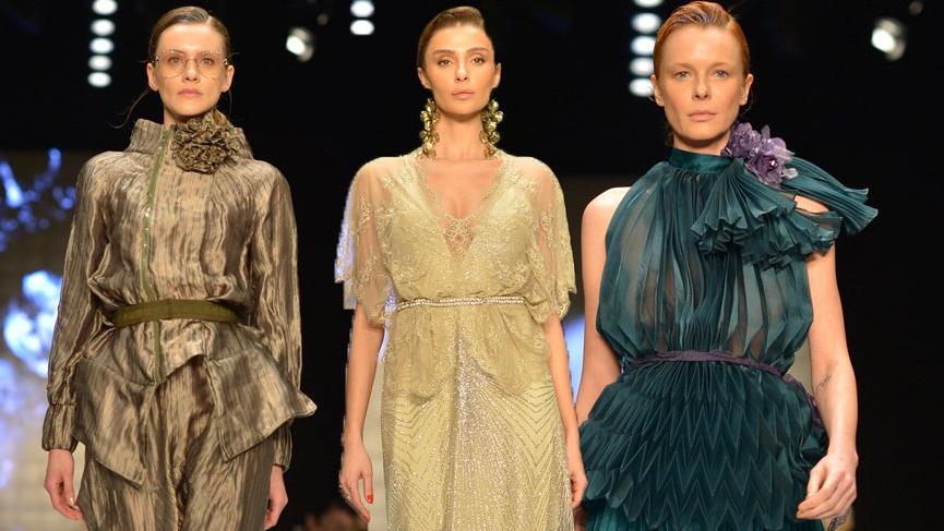 Özlem Süer’den ‘h2o’ koleksiyonuyla anlamlı bir defileye imza attı