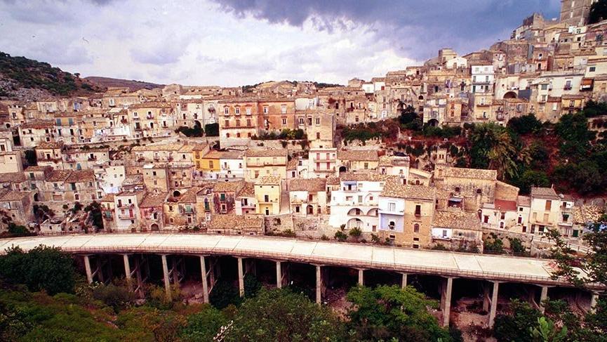 Sicilya’daki bu köyde yaşamak isteyene 3 bin Euro