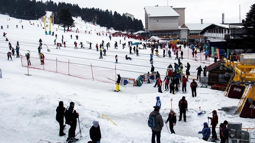 Kar kalınlığı 169 santime ulaşan Uludağ’a tatilci akını