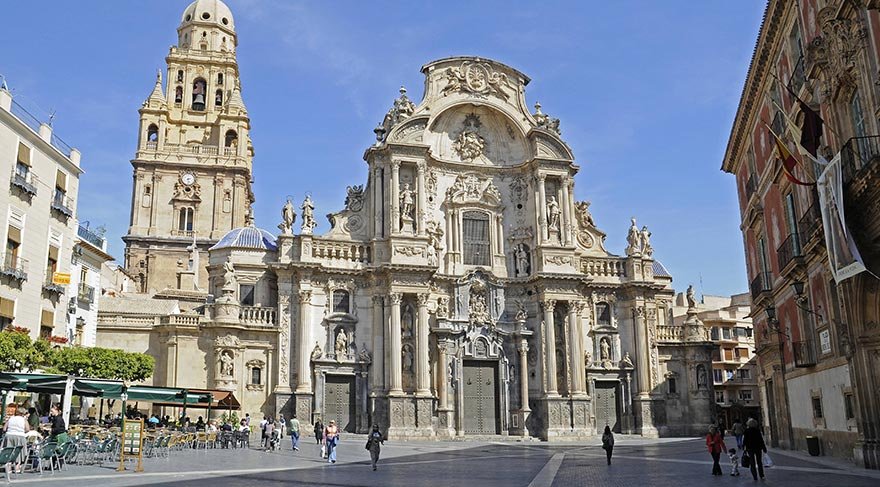 İspanya’nın güneydoğusunda bulunan tarihi kent Murcia, hem doğası hem de mimarisi ile ülkenin önemli turizm merkezlerinden biri.