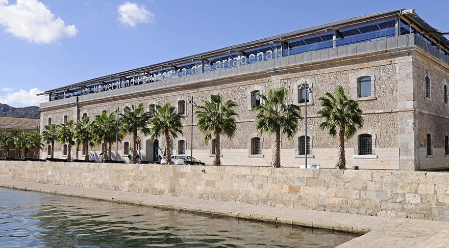 Aynı zamanda tarım bölgesi olması yemeklerindeki lezzete yansıyan Murcia'da, güveç, tapas, deniz ürünleri ve hamur işleri en çok tüketilen yemekler.