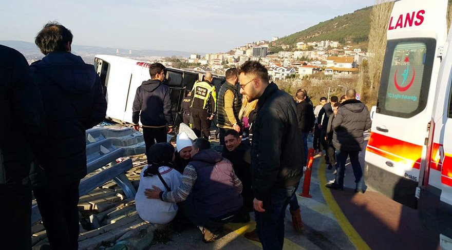 UludaÄ'da Ã¶Ärencileri taÅÄ±yan otobÃ¼s devrildi: Ãok sayÄ±da yaralÄ± var ile ilgili gÃ¶rsel sonucu