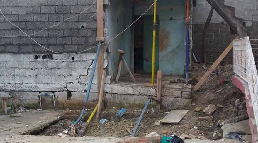 Mersin'de yapılan gizemli kazı ile ilgili iddialara Vatikan’ın Ankara Büyükelçiliği’nden yanıt geldi. Vatikan’ın Ankara Büyükelçisi Başpiskopos Paul Russell, “Vatikan’ın Tarsus’taki herhangi bir arkeolojik kazı veya başka faaliyete dahli yoktur” dedi. Büyükelçi, Vatikan’ın Tarsus’taki olayla ilişkilendirildiği haberlerin “uydurma” ve “yanlış” olduğunu söyledi.
