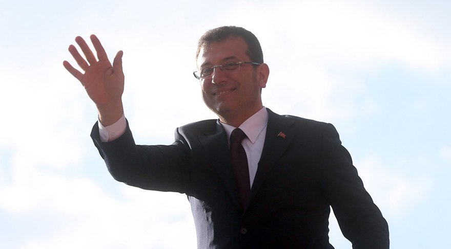 Doğum haritalarını son dönem değerlendirirken özellikle Ay düğümlerine çok önem veririm. Zira ruhun bu dünyadaki bulunma amacı, bu amacı nasıl gerçekleştireceği, hangi argümanları kullanacak, yetenekleri neler, tekamül için nelere ihtiyacı var gibi sorularının cevaplarını verirler bizlere.
