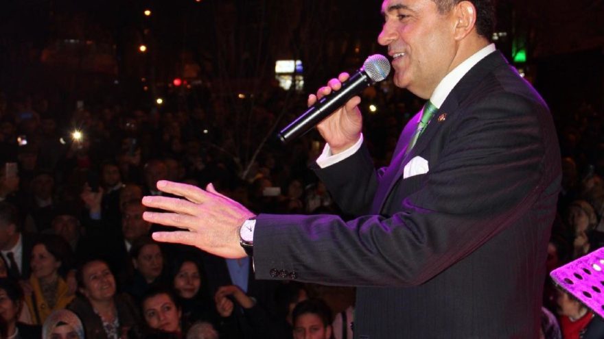 Ardahan’da sanatçı başkandan konserli kutlama
