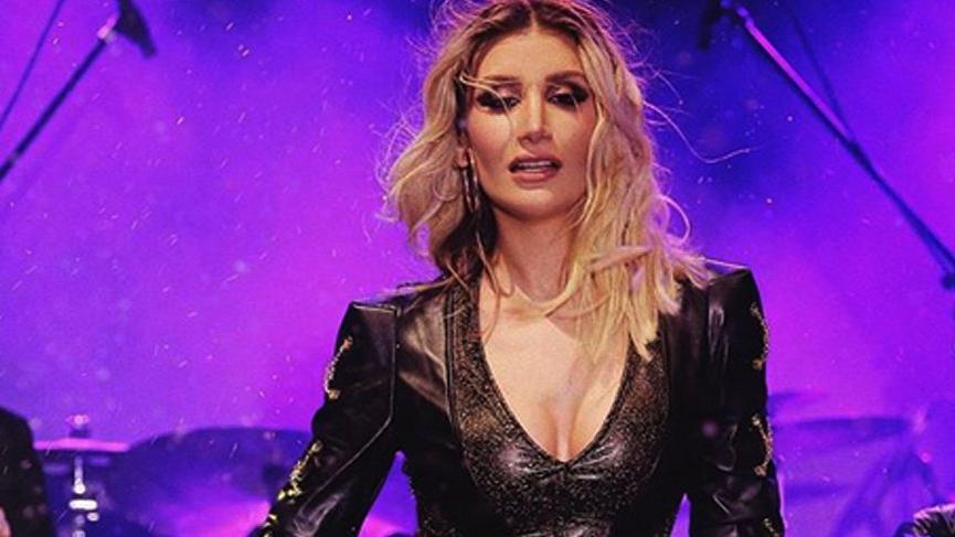 İrem Derici babasıyla düet yaptı