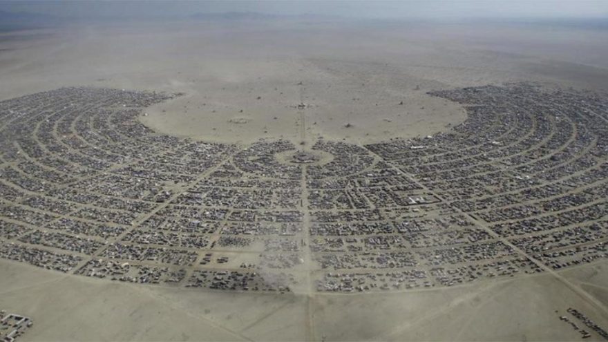 Trump’ın duvar sevdası bitmiyor… Şimdi de Burning Man’e göz dikti!