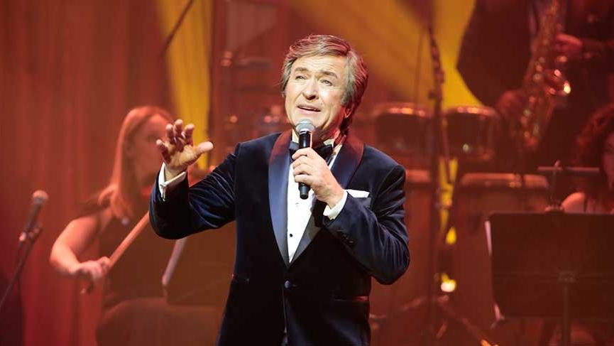 Erol Evgin 50. sanat yılını oğluyla birlikte kutladı