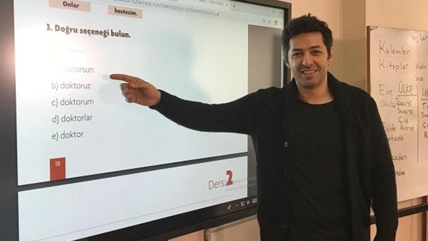 Mert Fırat Türkçe dersine katıldı