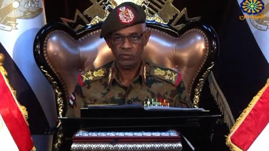 Sudan’da flaş istifa! Savunma Bakanı görevden ayrıldı