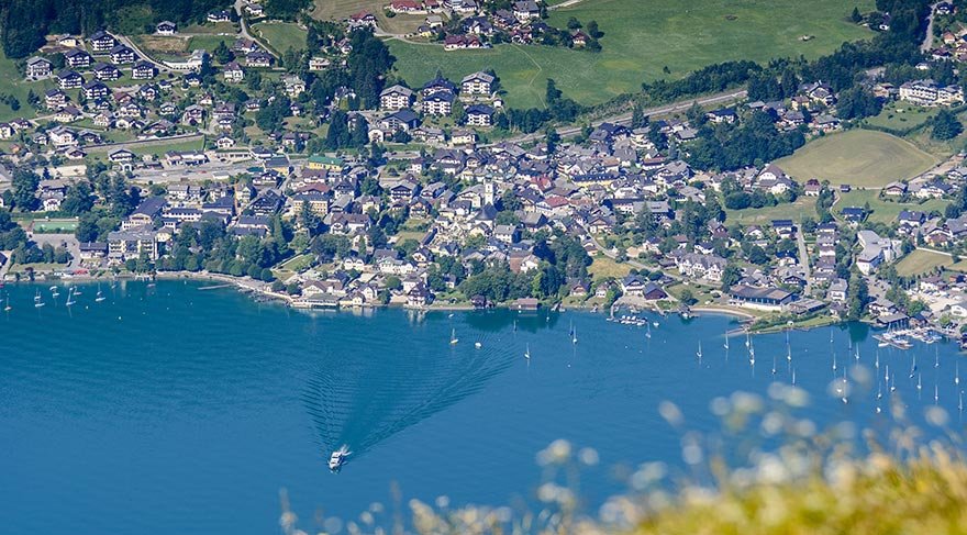 Yüzey alanı 13 km2 olan göl Wolfgangsee olarak da biliniyor ve bu bölgenin en büyük 2. gölü.