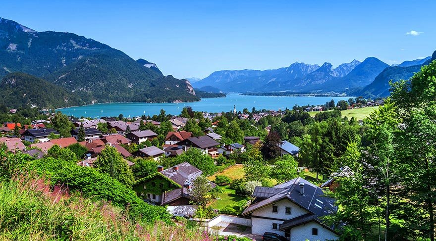 Turistlerin yapmaktan en çok hoşlandığı etkinlikler ise; yürüyüş, bisiklet, su sporları, kano, kayak ve dağ turizmi.