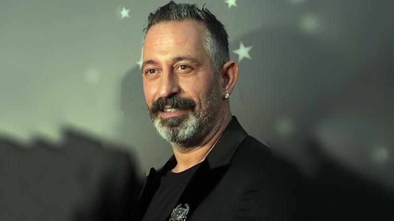 Cem Yılmaz’ın adı Almanya’da trafik levhasında!