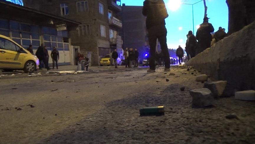 Erzurum’da akrabalar arasında taşlı, sopalı ve silahlı kavga!