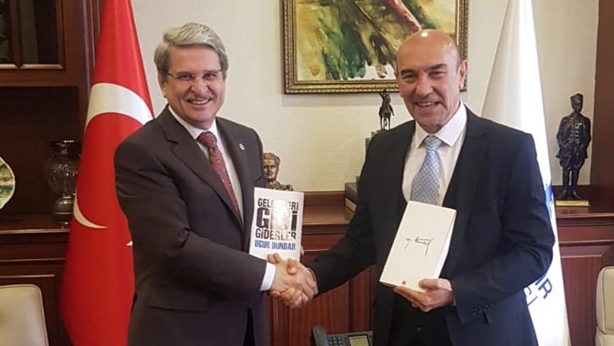 İYİ Partili Çıray’dan, Soyer’e kitaplı ziyaret