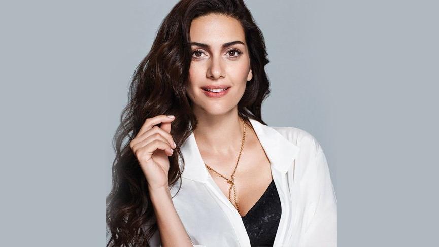 Bergüzar Korel’den bornozlu paylaşım