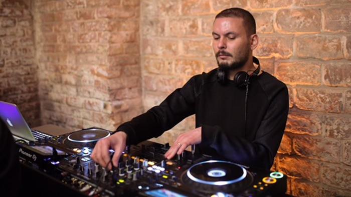 Pera’da DJ geceleri
