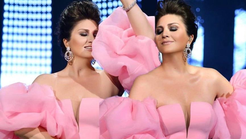 Sibel Can’ın göğüs dekolteli pembe elbisesi hayran bıraktı