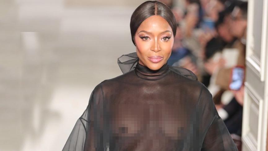 Naomi Campbell Valentino için çıplak poz verdi